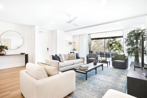 Amaroo - Luxury Apartment Overlooking The Coral Sea - Mackay Tourism 4