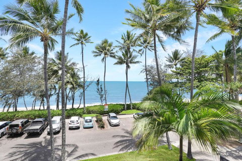 Amaroo - Luxury Apartment Overlooking The Coral Sea - Mackay Tourism 2