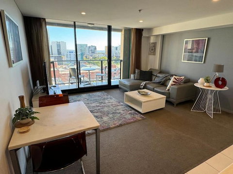 Amazing City Skyline Apartment - Pool, Gym, Sauna. - Mackay Tourism 0