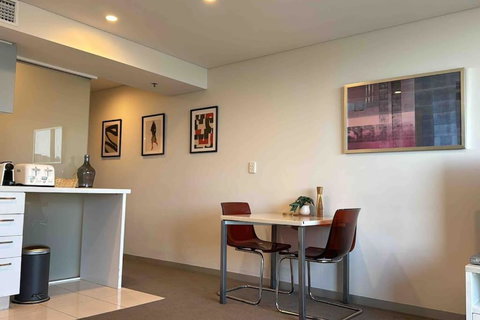 Amazing City Skyline Apartment - Pool, Gym, Sauna. - Mackay Tourism 1