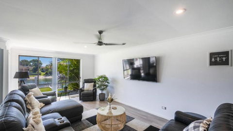 Anchorage Waterfront Unit In Yamba - Mackay Tourism 3