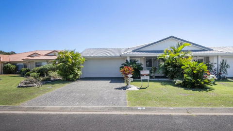 Anchorage Waterfront Unit In Yamba - Mackay Tourism 0