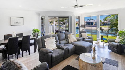 Anchorage Waterfront Unit In Yamba - Mackay Tourism 2