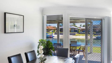 Anchorage Waterfront Unit In Yamba - Mackay Tourism 4
