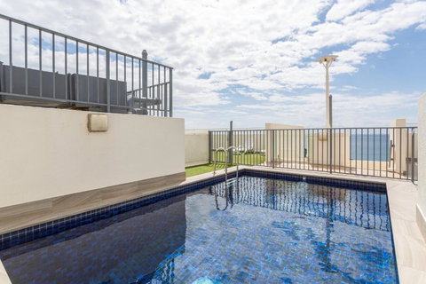 Apartment With Pool Access A Minute To The Beach - Mackay Tourism 4