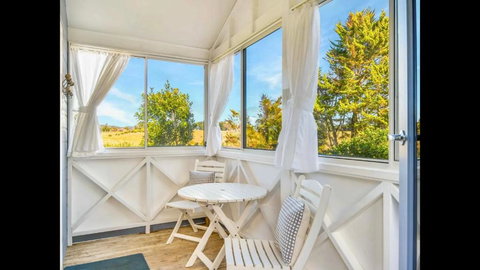 Apple Tree Cottage - Comboyne Mountain Cottages - Mackay Tourism 2