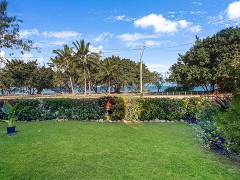 Arcadia Beach Unit 1 - Mackay Tourism 2