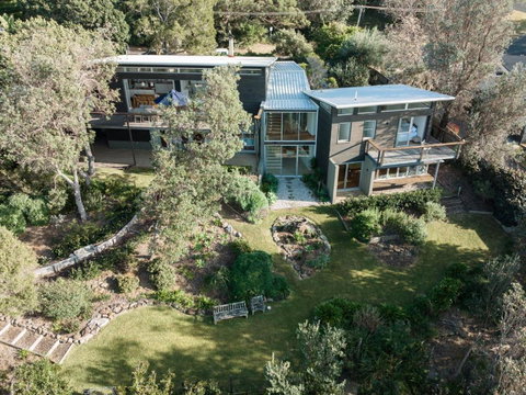 Argyll Mollymook Absolute Oceanfront - Mackay Tourism 1