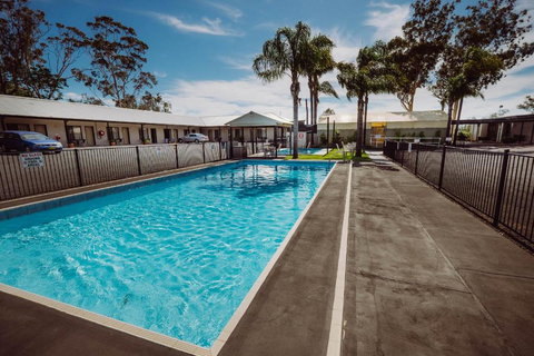Artesian Spa Motel - Mackay Tourism 3