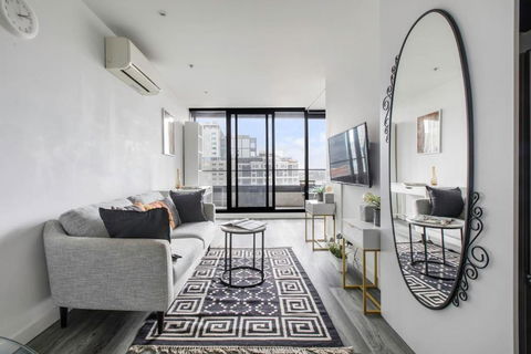Aura Off Flinders Lane - A City Centre Balcony Abode - Mackay Tourism 0