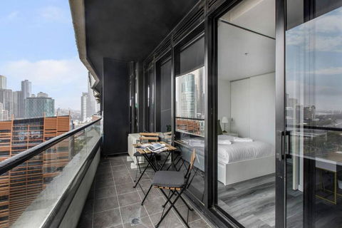 Aura Off Flinders Lane - A City Centre Balcony Abode - Mackay Tourism 3