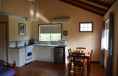 Avoca Cottages VICTORIA - Mackay Tourism 4