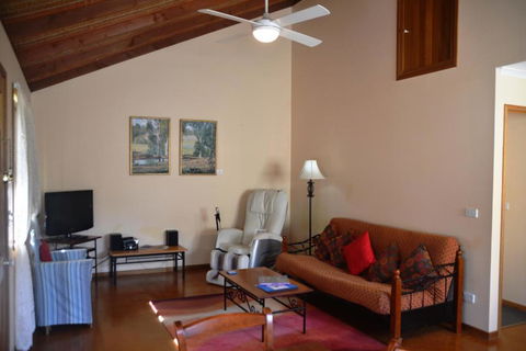 Avoca Cottages VICTORIA - Mackay Tourism 3