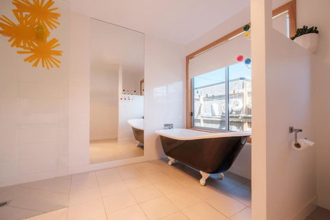 Awesome Beach House Bicheno - Mackay Tourism 4