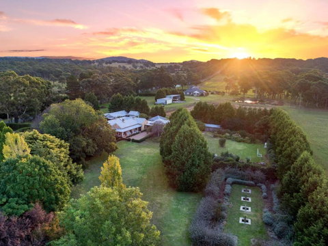 Aylmerton House And Cottage For 14 Southern Highlands - Mackay Tourism 0