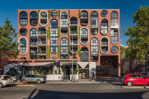 Awesome Brooklyn Inspired Stay - Mt Ainslie View - Mackay Tourism 0