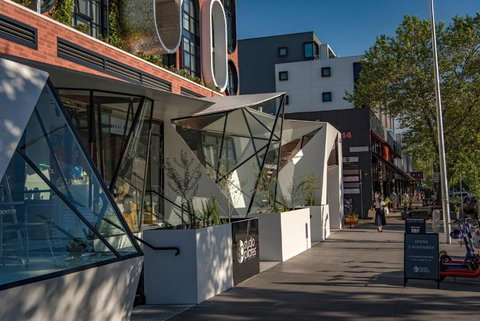 Awesome Brooklyn Inspired Stay - Mt Ainslie View - Mackay Tourism 2