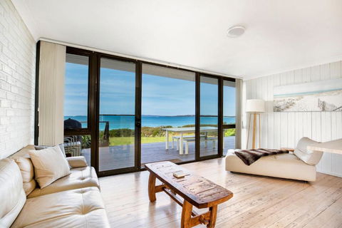 Azure Absolute Beachfront I Pet Friendly - Mackay Tourism 1