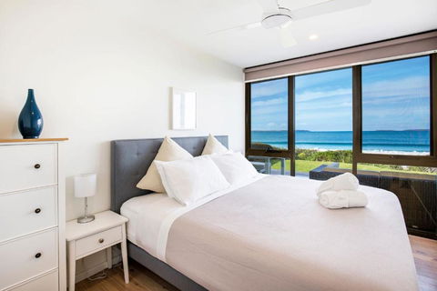 Azure Absolute Beachfront I Pet Friendly - Mackay Tourism 3