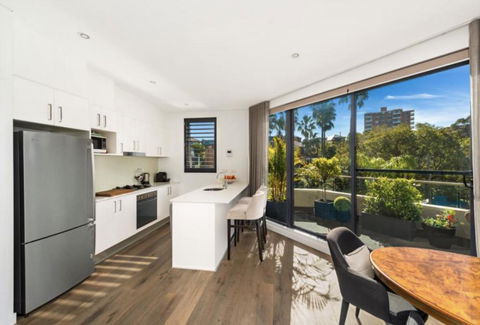B312S - Luxury Waverton Apartment - Mackay Tourism 1