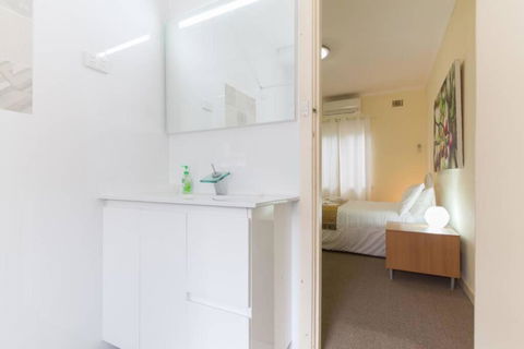B5 Crawley Apartment 1 BRM & Sleepout Near UWA - Mackay Tourism 2