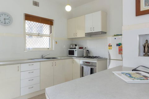 B6 Crawley Apartment 1 BRM & Sleepout Near UWA - Mackay Tourism 3