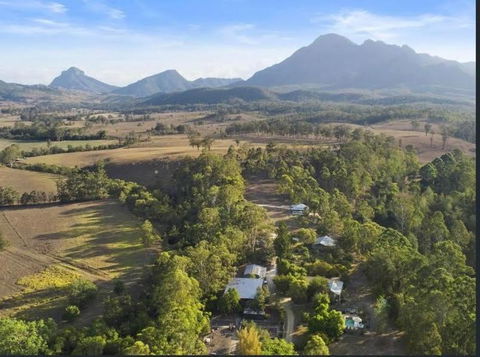 Barney Creek Vineyard Cottages - Mackay Tourism 0