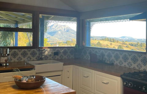 Barney Views Cottage - Mackay Tourism 3