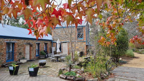 BAROSSA HILLS COTTAGES - Mackay Tourism 0