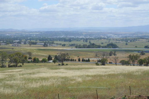 BATHURST GOLDFIELDS RESIDENCE On MOUNT PANORAMA - Mackay Tourism 4