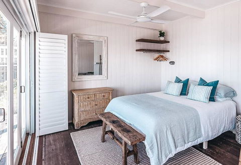 BAY PROPERTIES . Beach House Studio - Mackay Tourism 3