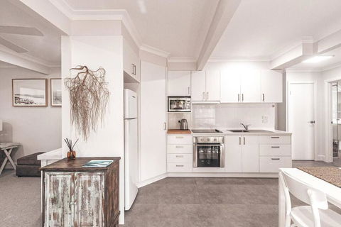 BAY PROPERTIES . Summer Salt On Main - Mackay Tourism 4