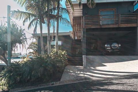 BAY PROPERTIES . The Big Chill - Mackay Tourism 1