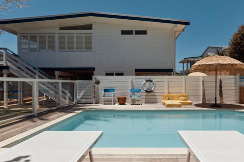 BAY PROPERTIES . The Sailors Bungalow - Mackay Tourism 2