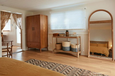 BAY PROPERTIES . The Sailors Bungalow - Mackay Tourism 4