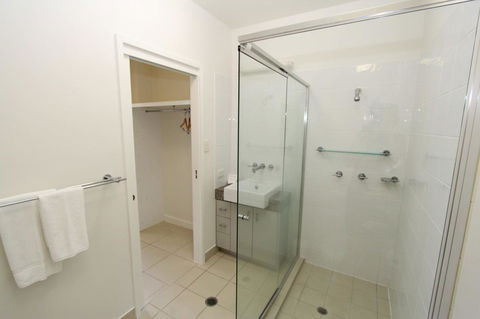 Beachside Apartment 5 - Mackay Tourism 7