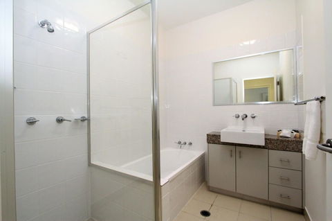 Beachside Apartment 5 - Mackay Tourism 10