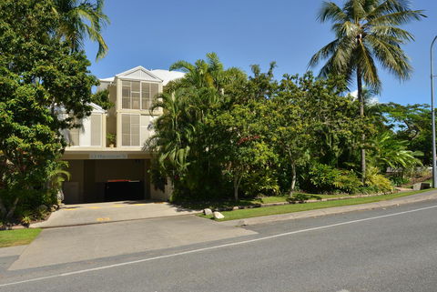 Port Douglas Apartments - Adults Only Oasis - Mackay Tourism 28
