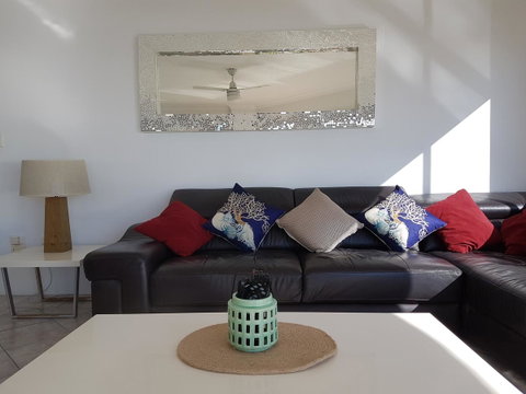 Mykonos Apartments - Mackay Tourism 28