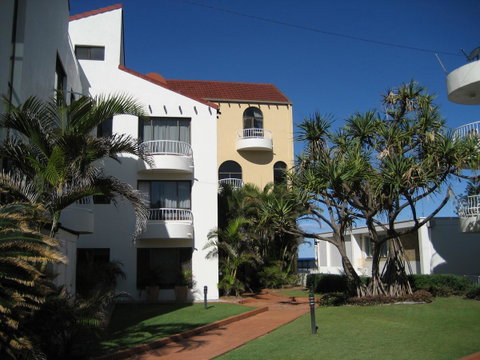 Mykonos Apartments - Mackay Tourism 0