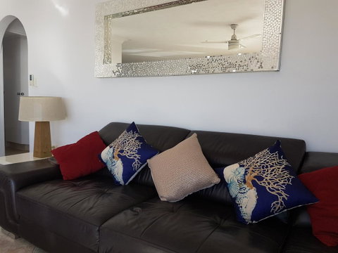 Mykonos Apartments - Mackay Tourism 20
