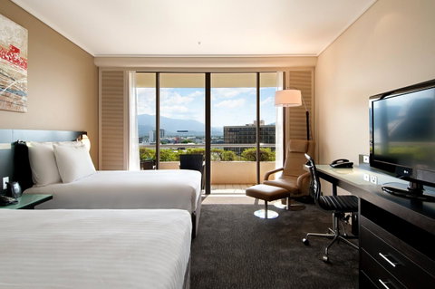 Hilton Cairns - Mackay Tourism 33