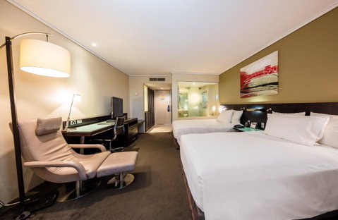 Hilton Cairns - Mackay Tourism 11