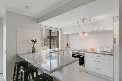 Fountain View Estate - We Accommodate - Mackay Tourism 13