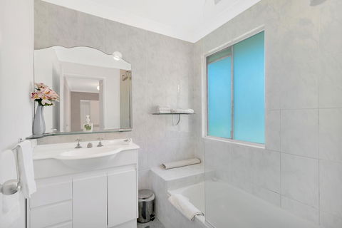 Fountain View Estate - We Accommodate - Mackay Tourism 2