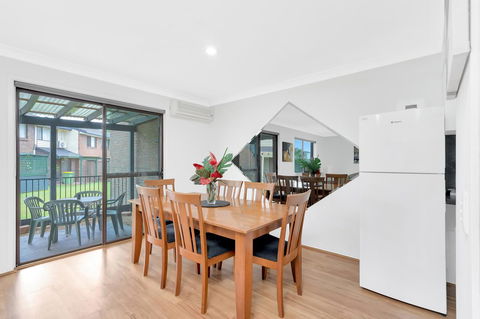 Fountain View Estate - We Accommodate - Mackay Tourism 9