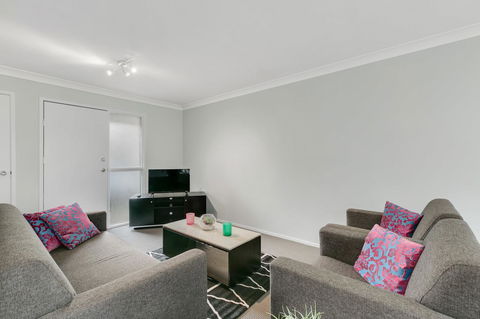 Fountain View Estate - We Accommodate - Mackay Tourism 18