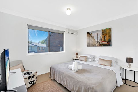 Fountain View Estate - We Accommodate - Mackay Tourism 5