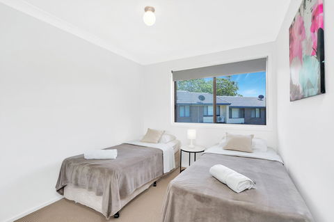 Fountain View Estate - We Accommodate - Mackay Tourism 4