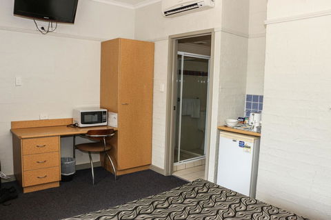 Salisbury Hotel Motel - Mackay Tourism 18